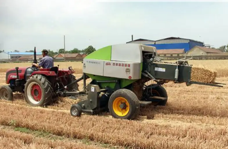 9YFQ-1.9 Square Hay Baler(Inline) working